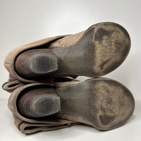 Fergie Latitude Leather Boots in Tan Castoro. - Picture 2 of 5